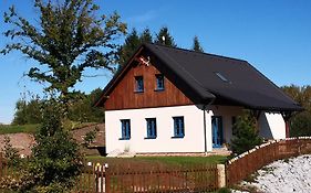 Chalupa Pod Dubem , Hlinov , Novohradske Hory , Nove Hrady